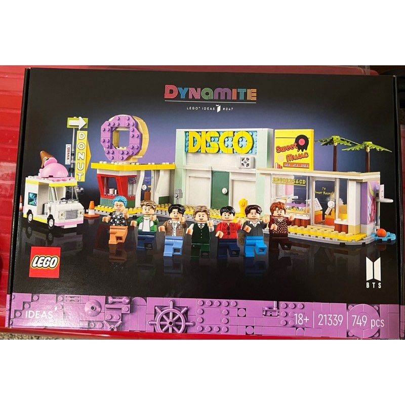 LEGO Ideas BTS Dynamite 21339 (Category: Lego & Building Sets) located in Quezon City. Submitted by modernbabies (Listing ID 1380881099, Image 1). Description: LEGO Ideas BTS Dynamite 21339 Model Kit for Adults, Gift Idea for BTS Fun with 7 Minifigures of The Famous K-pop Band, Features RM, Jin, SUGA, j-Hope, Jimin, V and Jung Kook LEGO Ideas BTS Dynamite music video set (21339) – Build your love for BTS by recreating scenes from the video for th