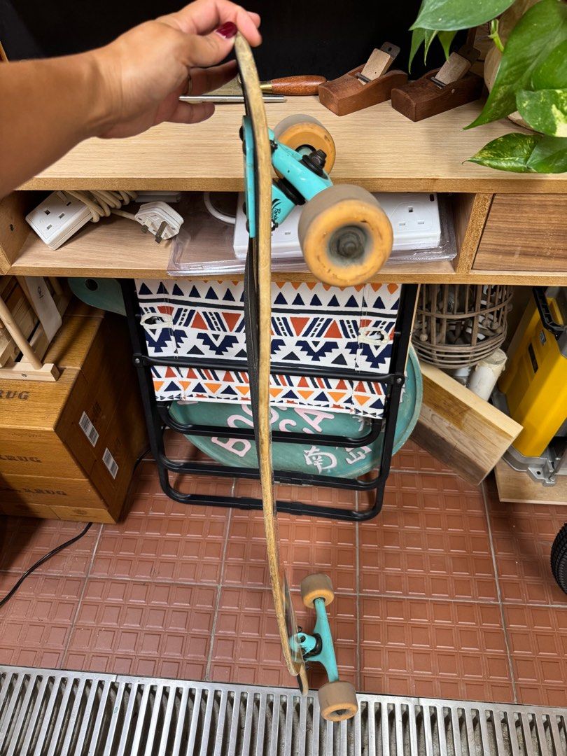 Long board （分類：運動與體育 -溜冰鞋，旱冰鞋和滑板車）位於 Hong Kong。 由 mary423 提交（商品編號 1380867421，圖片 3）。簡介： Long and stable enough to dance and do movements on the board。