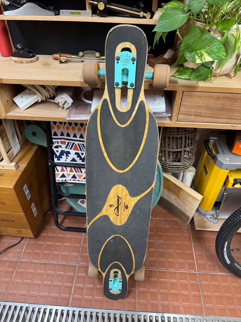 Long board （分類：運動與體育 -溜冰鞋，旱冰鞋和滑板車）位於 Hong Kong。 由 mary423 提交（商品編號 1380867421，圖片 2）。簡介： Long and stable enough to dance and do movements on the board。