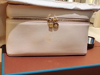 (Category: ) located in . Submitted by jasminellen (Listing ID 1380725154, Image 1). Description: .