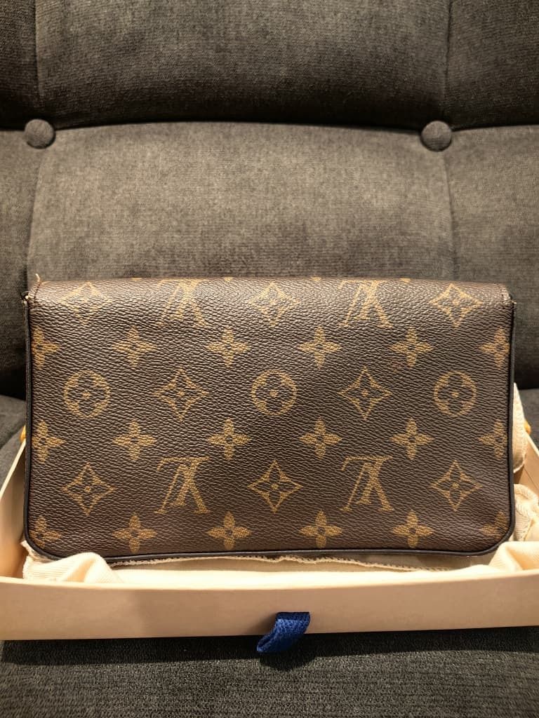 LOUIS VUITTON M81896 POCHETTE FELICIE BROWN MONOGRAM CANVAS GHW CA0119 (Category: Bags & Wallets) located in Kuala Lumpur. Submitted by larueonlinestore (Listing ID 1380789543, Image 2). Description: LAR-4029-LV (Pre-owned) Brand - LOUIS VUITTON M81896 POCHETTE FELICIE BROWN MONOGRAM CANVAS GHW CA0119 Model - M811896 POCHETTE FELICIE Size - 20CM Color - MONOGRAM Material -COATED CANVAS Accessories - BOX , DUST COVER Condition - USED Visit our sto