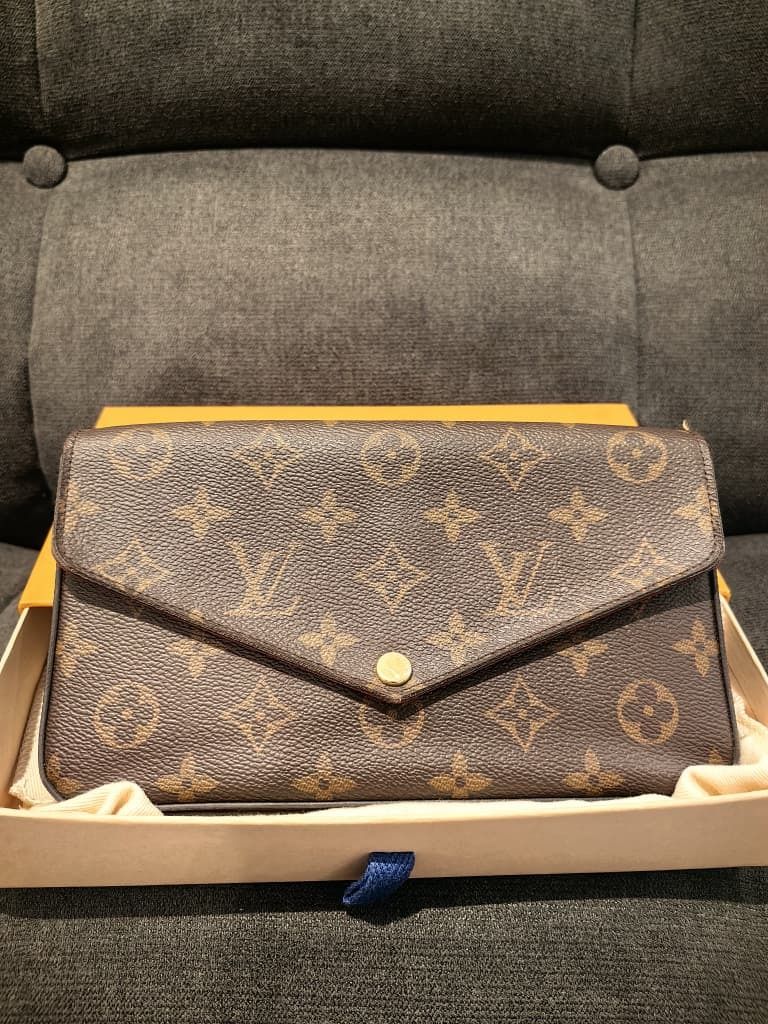 LOUIS VUITTON M81896 POCHETTE FELICIE BROWN MONOGRAM CANVAS GHW CA0119 (Category: Bags & Wallets) located in Kuala Lumpur. Submitted by larueonlinestore (Listing ID 1380789543, Image 1). Description: LAR-4029-LV (Pre-owned) Brand - LOUIS VUITTON M81896 POCHETTE FELICIE BROWN MONOGRAM CANVAS GHW CA0119 Model - M811896 POCHETTE FELICIE Size - 20CM Color - MONOGRAM Material -COATED CANVAS Accessories - BOX , DUST COVER Condition - USED Visit our sto