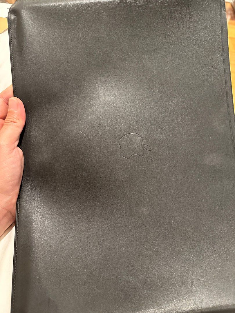 MacBook Pro 16 inch leather sleeve black (Category: Laptops & Notebooks) located in Makati City. Submitted by victorvillareal (Listing ID 1380858909, Image 1). Description: Leather Black No issues Complete with its outer package .