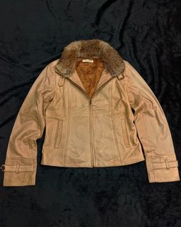 (Category: ) located in . Submitted by aurevthrifts (Listing ID 1380874282, Image 1). Description: .