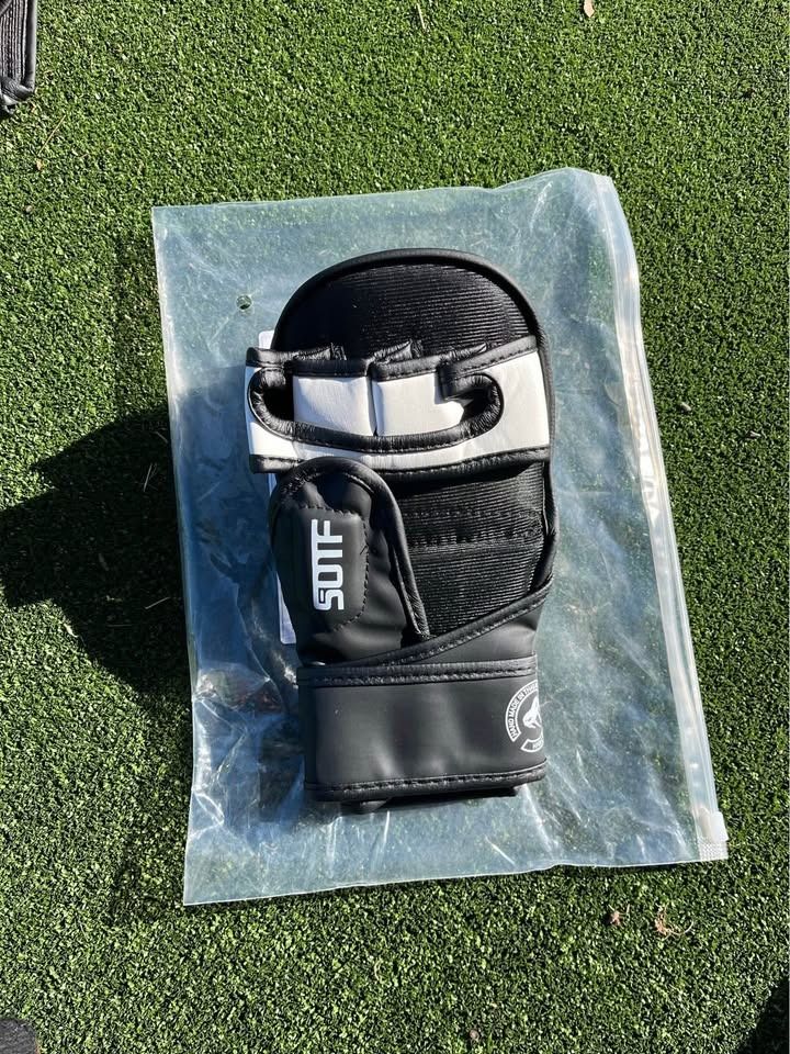 MMA Gloves (Category: Gym & Fitness) located in Blacktown. Submitted by edwards2469 (Listing ID 1380819136, Image 3). Description: MMA gloves which are designed for fighting, sparring and padwork Sweat-resistant inner lining Adjustable straps for the perfect fit One size fits all – unisex design Built for comfort, durability, and power Lightweight with strong knuckle and wrist support Price Negotiable .
