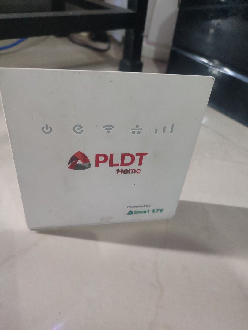 Modem (Category: Networking) located in Caloocan City. Submitted by shiela131538193 (Listing ID 1380722548, Image 3). Description: Used modem and router No issue.