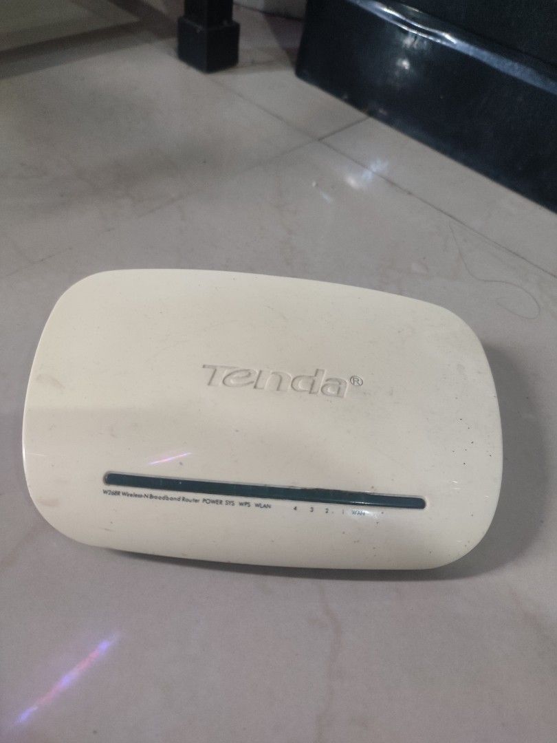 Modem / router (Category: Networking) located in Caloocan City. Submitted by shiela131538193 (Listing ID 1380721958, Image 2). Description: .