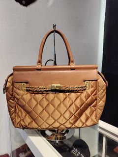 (Category: ) located in . Submitted by AuthenticUkayUkay (Listing ID 1380756820, Image 1). Description: .