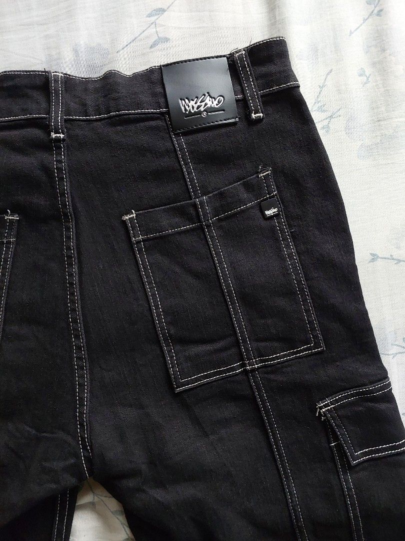 Mossimo Contrast Stiching Pants (Category: Jeans) located in Manila. Submitted by minsuk69459 (Listing ID 1380786428, Image 1). Description: .
