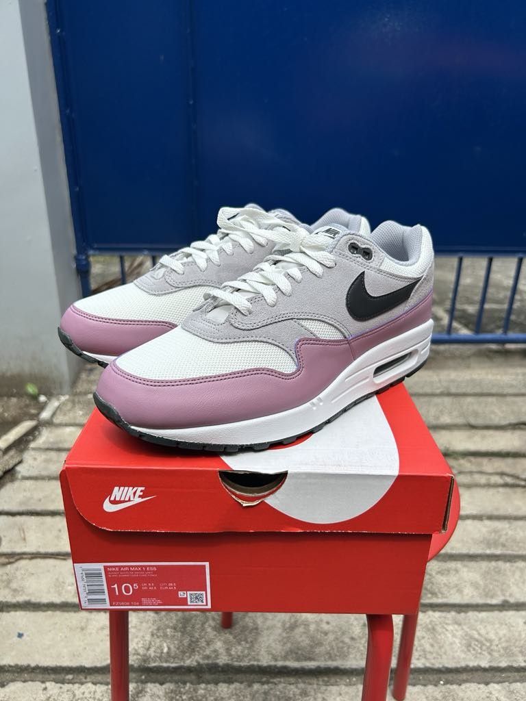 Nike Airmax 1 size 10.5 mens (Category: Sneakers & Footwear) located in Cabuyao City. Submitted by schmoodle_ (Listing ID 1380713310, Image 3). Description: nike airmax 1 (summit white/dk smoke grey-wolf grey) size 10.5 Bnew/never worn srp is 7895php sale price 3500 plus shipping fee.