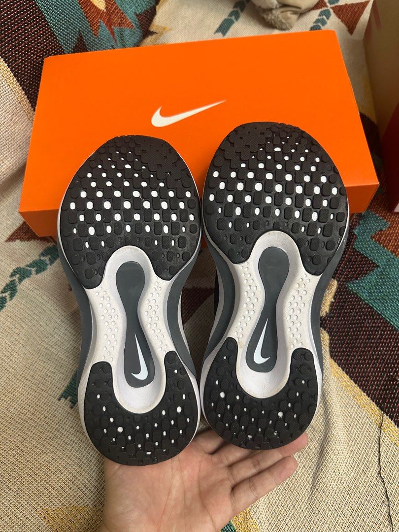 Nike Reina Easyon (Category: Sneakers) located in Quezon City. Submitted by alimo13 (Listing ID 1380800268, Image 3). Description: Nike Reina Easyon Color: Black/white-dark grey Womens Size: US 5.5 Used once! RFS: not using it anymore.
