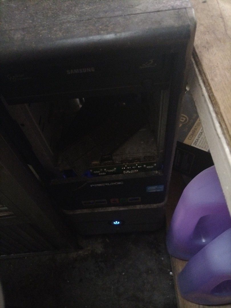 Office Computer (Category: Desktops) located in Seri Kembangan. Submitted by uziisg (Listing ID 1380718211, Image 2). Description: PC and cable only. No monitor/mouse/keyboard/hard drive..