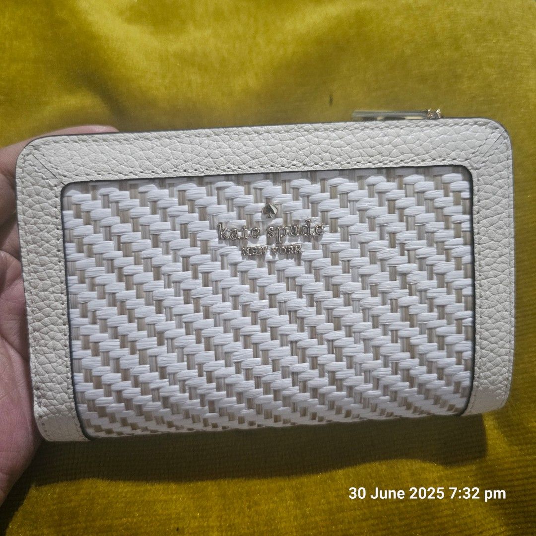 Orig kate spade woven wallet (Category: Luxury Bags & Wallets) located in Baguio. Submitted by msgold2601 (Listing ID 1380753027, Image 2). Description: Orig brandnew medium wallet super nice mga mii rarepiiece ni ks 😍.