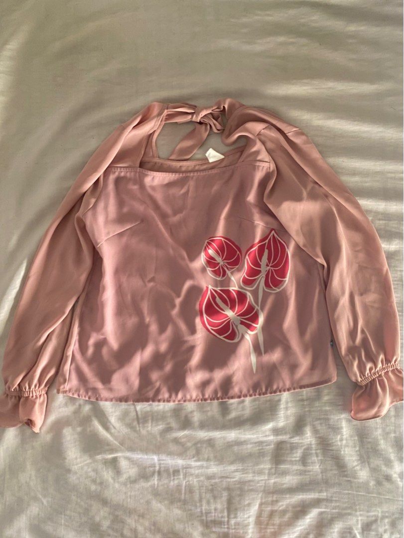pink flower long sleeves blouse (Category: Longsleeves) located in Bocaue. Submitted by cleodeclutters (Listing ID 1380723438, Image 1). Description: ☆ only used once ☆ perfect for office fits! mop : gcash, maya, bdo mod : j&t, flash express, lalamove message for more details & inquiries ➔ payment first ➔ strictly no return & refund.