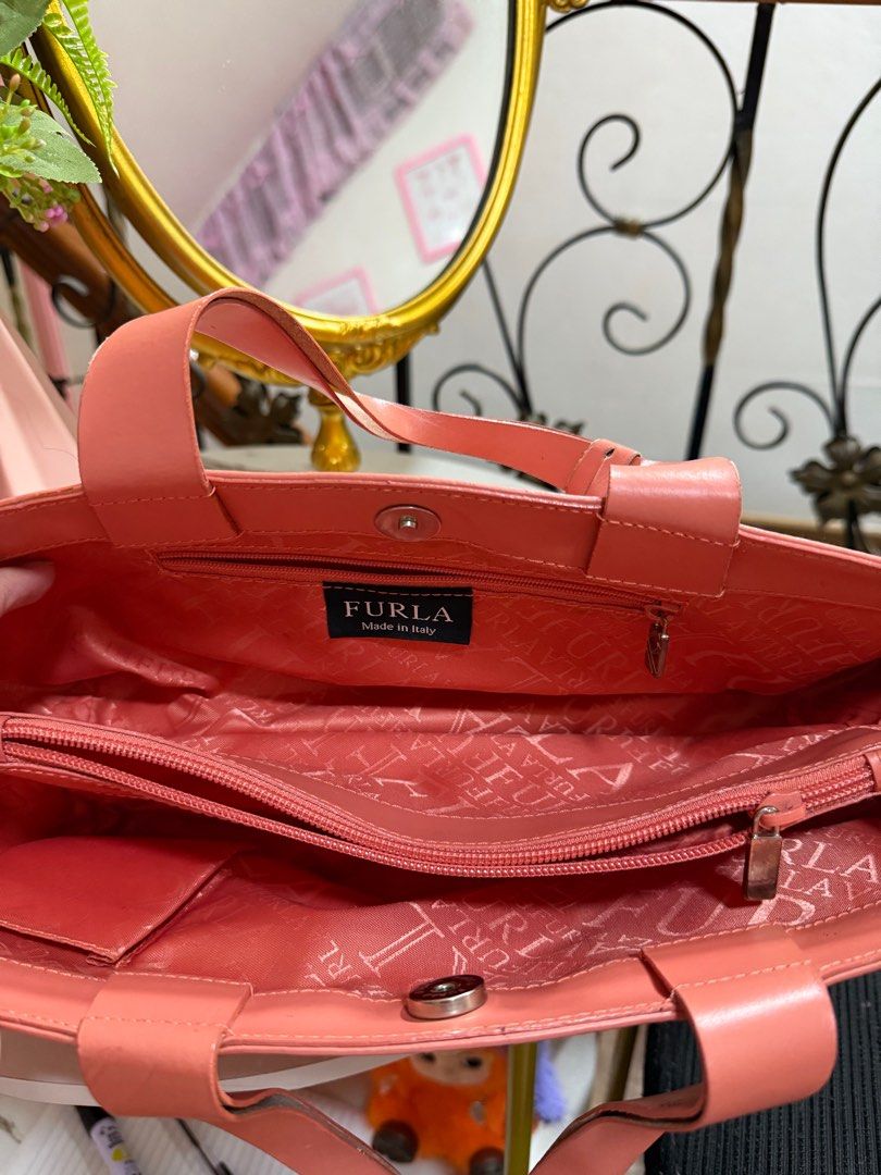 Furla Pink leather handbag (Auth) (Category: Luxury Bags & Wallets) located in Limay. Submitted by fashionshop248 (Listing ID 1380836556, Image 3). Description: Preloved Furla Bags! Authentic -flaws may mga dents dents -never nagamit -nadaganan ng mga gamit kaya nagka dents -malinis loob.