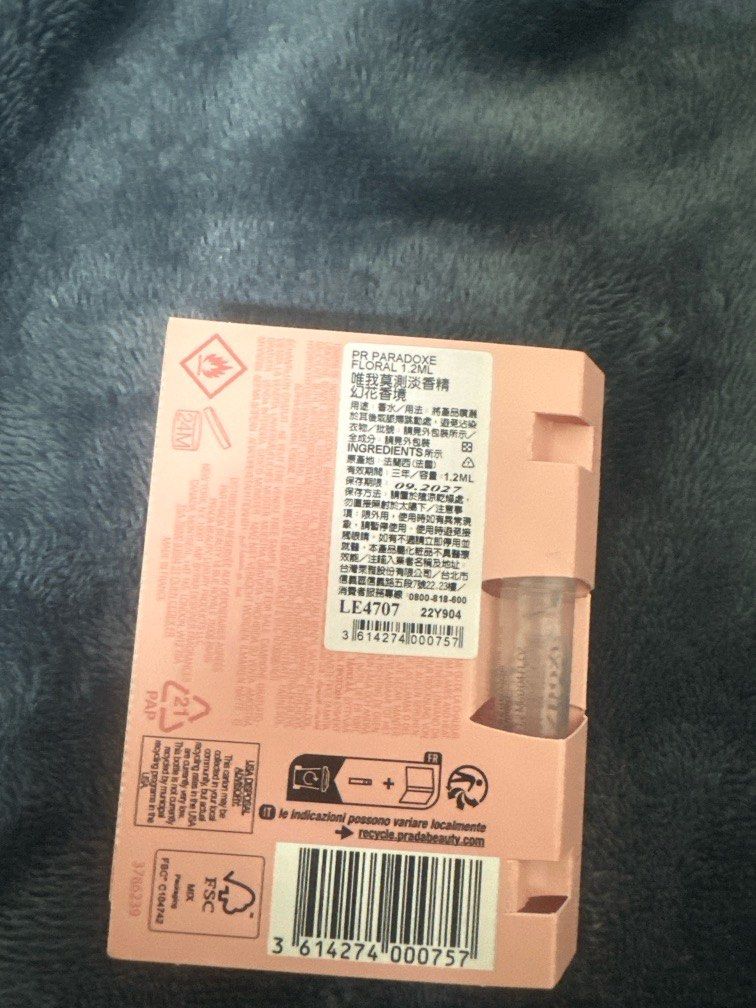 由 selina_pc (刊登 ID 1380777692，圖片 2) 提交，位於 高雄市 (Kaohsiung) 的 Prada唯我莫測淡香精幻花香境 1.2ml (類別：香水、體香劑)，說明：期限到2027年09月。