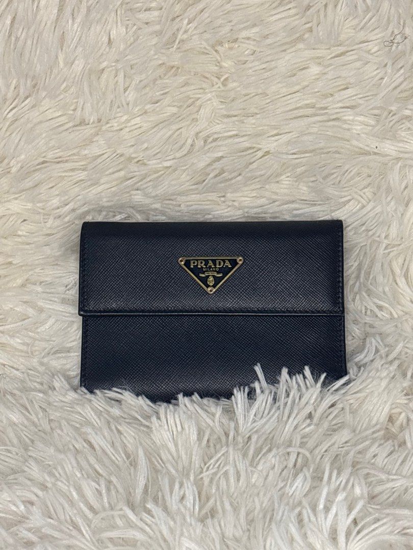 Prada Tessuto Nylon Saffiano Tri-Fold Wallet (Category: Luxury Bags & Wallets) located in Bacoor. Submitted by baggedbyjuls (Listing ID 1380892467, Image 1). Description: 100% Original Pm me for more deets NO TO BOGUS BUYER‼️ COD NOT AVAILABLE‼️ MOP: G-Cash Bpi via Online Bank Transfer.