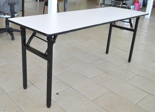 Rectangular Banquet Table | Folding Table (Category: Tables & Sets) located in Shah Alam. Submitted by oneforall24 (Listing ID 1380729248, Image 1). Description: 3V Banquet Folding Table 180cmX60cm Original price RM 220.00 Because of minor scratches we let it go for RM 100.00 Colour: Grey -Laminated High Pressured Table Top Board -Thick 16mm Board with Rubber Edging for Further Protection -Nylon Adjustable Gliders Fitted On The Leg Base for Stabi