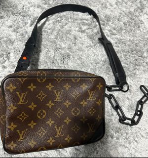 (Category: ) located in . Submitted by crystalxluxury (Listing ID 1380791974, Image 1). Description: .