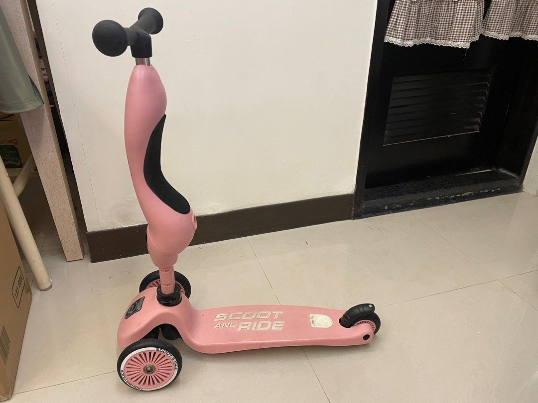 由 linjones100 (刊登 ID 1380881730，圖片 3) 提交，位於 基隆市 (Keelung) 的 Scoot & Ride奧地利kick 1 二合一滑步車/滑板車 (類別：嬰兒玩具)，說明：歡迎聊聊 【商品特色】 二段高度，二種玩法 舒適座椅 安全裝置-前輪防摔下巴設計 經過歐洲及台灣安全檢驗 重量僅 2.9kg 車身高度有3段可調 【商品規格】 適齡：約1歲起 承重：20kg（坐姿模式）/50kg（站姿模式） 材質：鋁合金、聚丙烯、可熱塑性橡膠、尼龍＋玻纖、聚氨酯 產地：中國。