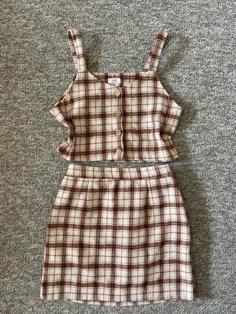 Set Top&Skirt (Category: Women's Clothes) located in Liverpool. Submitted by amraluckett (Listing ID 1380734748, Image 1). Description: Top&Skirt J&B Top Size M Skirtb Size S.