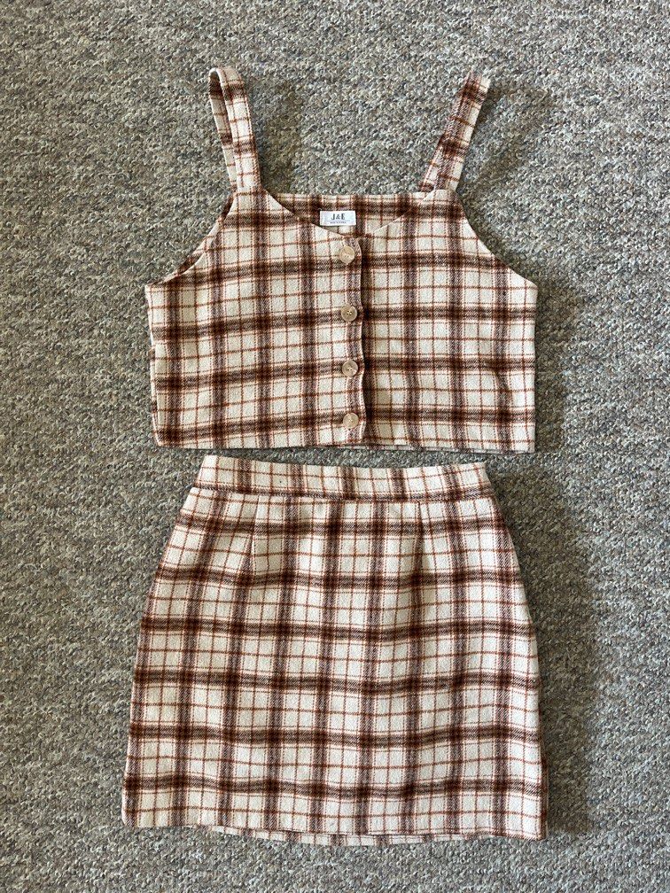 Set Top&Skirt (Category: Women's Clothes) located in Liverpool. Submitted by amraluckett (Listing ID 1380734748, Image 2). Description: Top&Skirt J&B Top Size M Skirtb Size S.
