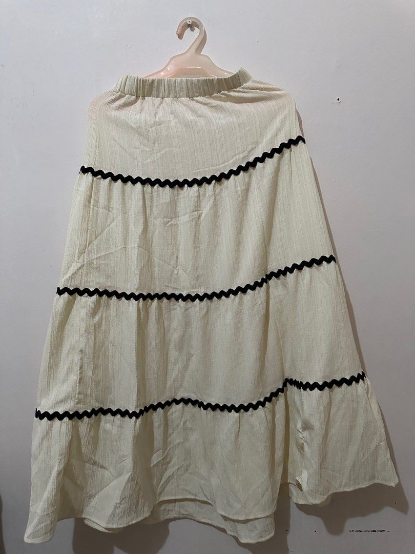 Short Sleeve Top and Skirt Set (Category: Sets or Coordinates) located in Manila. Submitted by raven1016 (Listing ID 1380766854, Image 2). Description: (Note: I’m usually a Large to XL, but this fits me well since Shein’s sizing tends to run bigger.) Hi! I’m Shob 🌸 Most of my items have only been used once to thrice, so they’re still in great condition! Feel free to message me if you have any questions — I’d be happy to help. 😊 Mode of Payment: