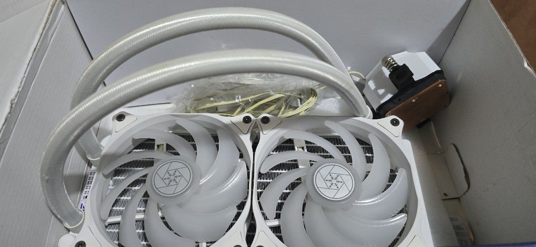 Silverstone PF240W (White) AIO 240MM Liquid Cooler (Category: Desktops) located in Mandaluyong City. Submitted by commanderdoge (Listing ID 1380844706, Image 3). Description: Twice used, preferred the conventional Noctua. (Wala ho kasamang CPU bracket ito kasama) Plug n' play na ho ito..