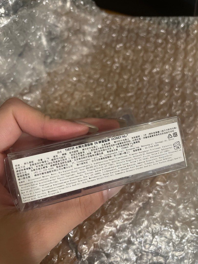 由 qaz5577 (刊登 ID 1380868134，圖片 3) 提交，位於 台南市 (Tainan) 的 TIRTir口紅 (類別：唇部彩妝、保養)，說明：色號05/06 試色發現我不適合⋯ 一隻$250 兩隻一起帶400！。