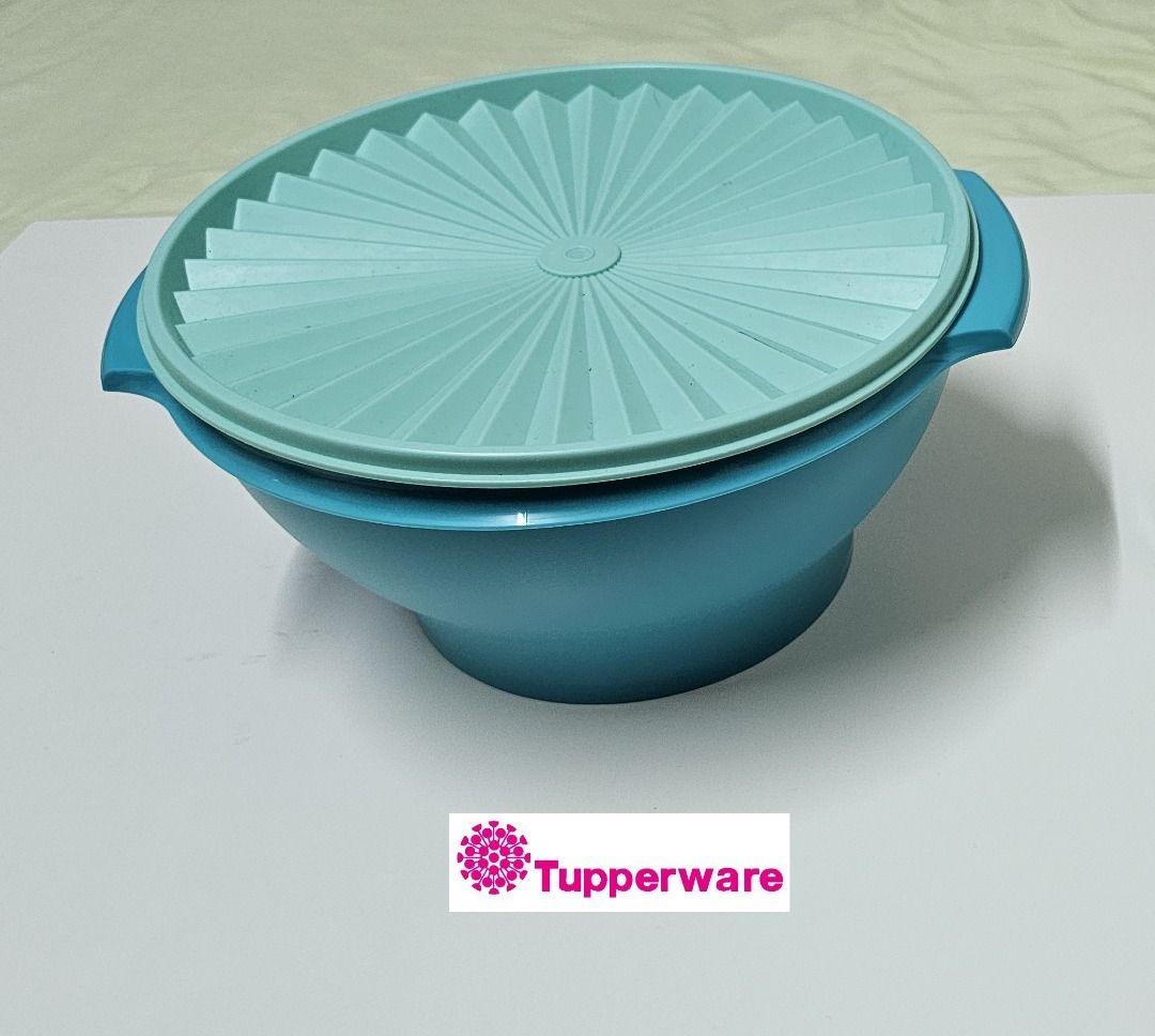 Tupperware Mixing Bowl with Lid