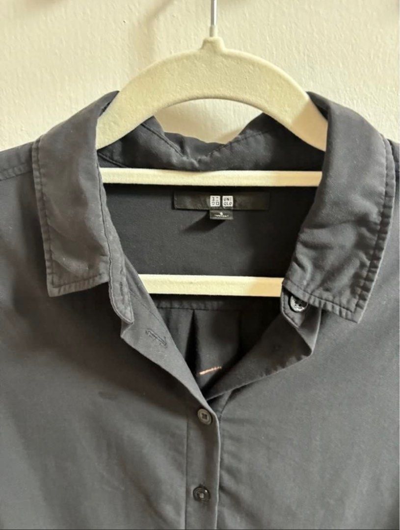 Uniqlo black Rayon longsleeve (Category: Longsleeves) located in Manila. Submitted by plmarn (Listing ID 1380864127, Image 2). Description: In good condition WFH setup na po Di na nagagamit.