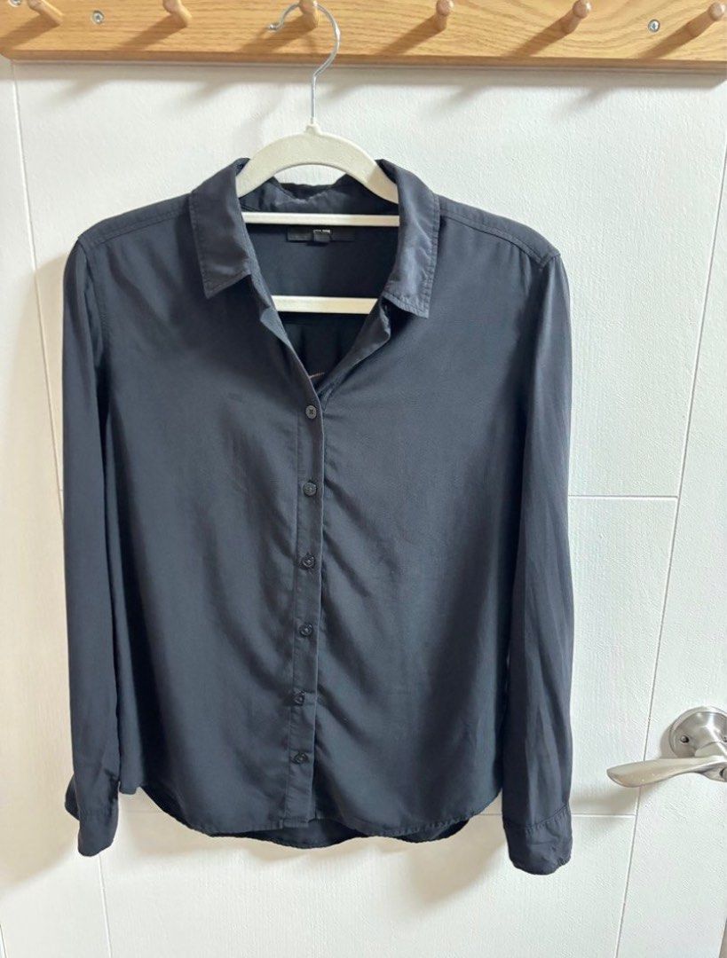 Uniqlo black Rayon longsleeve (Category: Longsleeves) located in Manila. Submitted by plmarn (Listing ID 1380864127, Image 1). Description: In good condition WFH setup na po Di na nagagamit.