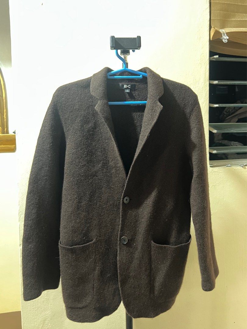 UNIQLO KNITTED JACKET (Category: Coats, Jackets and Outerwear) located in Makati City. Submitted by youfoundus (Listing ID 1380768560, Image 2). Description: RFS: DECLUTTERING USED IT TWICE FOR A TWO-DAY EVENT PRICE NEGOTIABLE LOC: PEMBOT TAGUIG/MAKATI.