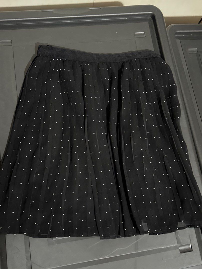 UNIQLO polka dot skirt (Category: Skirts) located in Quezon City. Submitted by herprelovedd (Listing ID 1380748069, Image 1). Description: .