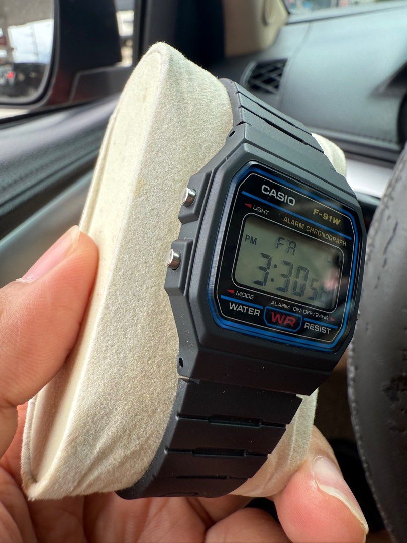 Unisex Casio Digital Vintage Watch (Category: Men's Watches) located in Pasig City. Submitted by mhp_adducul_online (Listing ID 1380802265, Image 3). Description: Original Casio Digital Vintage Unisex Watch Original not OEM or FAKE Pwede pambata, teen and adult Perfect everyday watch kahit walang hubaran. Item was bought straight from Japan Comes with Box, Tag and Manual Open for Lalamoves within Metro Manila LBC/JRS for Outside Metro Manila.