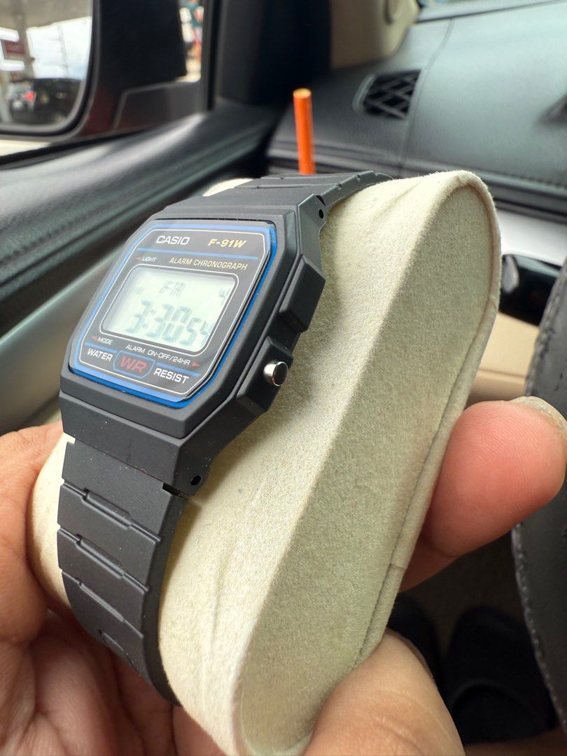 Unisex Casio Digital Vintage Watch (Category: Men's Watches) located in Pasig City. Submitted by mhp_adducul_online (Listing ID 1380802265, Image 2). Description: Original Casio Digital Vintage Unisex Watch Original not OEM or FAKE Pwede pambata, teen and adult Perfect everyday watch kahit walang hubaran. Item was bought straight from Japan Comes with Box, Tag and Manual Open for Lalamoves within Metro Manila LBC/JRS for Outside Metro Manila.