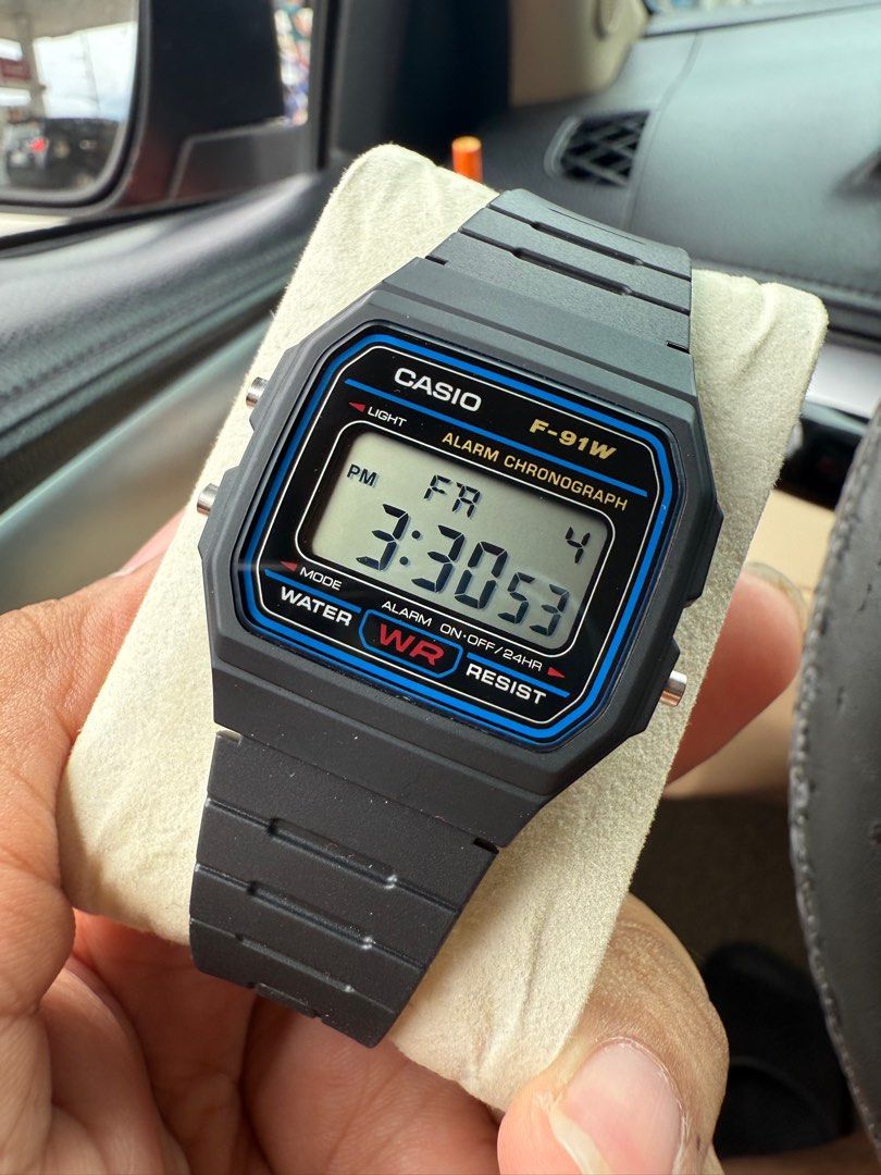 Unisex Casio Digital Vintage Watch (Category: Men's Watches) located in Pasig City. Submitted by mhp_adducul_online (Listing ID 1380802265, Image 1). Description: Original Casio Digital Vintage Unisex Watch Original not OEM or FAKE Pwede pambata, teen and adult Perfect everyday watch kahit walang hubaran. Item was bought straight from Japan Comes with Box, Tag and Manual Open for Lalamoves within Metro Manila LBC/JRS for Outside Metro Manila.