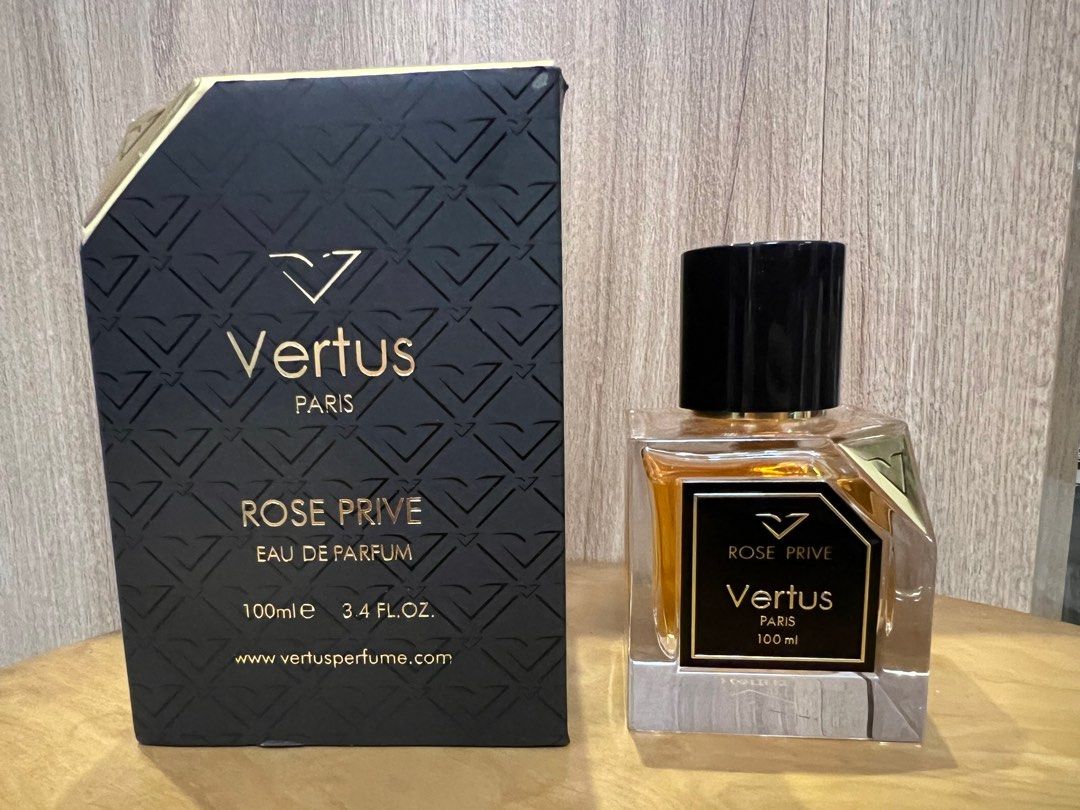 由 piao094489 (刊登 ID 1380714760，圖片 1) 提交，位於 新北市 (New Taipei) 的 Vertus Rose Prive 私屬玫瑰 (類別：香水、體香劑)，說明：１商品名稱：vertus rose prive 私屬玫瑰 ２販售價格：5100含運 ３使用狀況：9成新 ４香調參考： 前調:藏紅花、甜瓜、檸檬、生薑、蘋果 中調:玫瑰、喀什米爾木、鳶尾草、琥珀、廣藿香、百合、茉莉、雪松 後調:愈創木、安息香、香草、覆盆子、檀木、麝香 ５商品來源：時嶼購入 ６其他附註：含盒/他團同步。