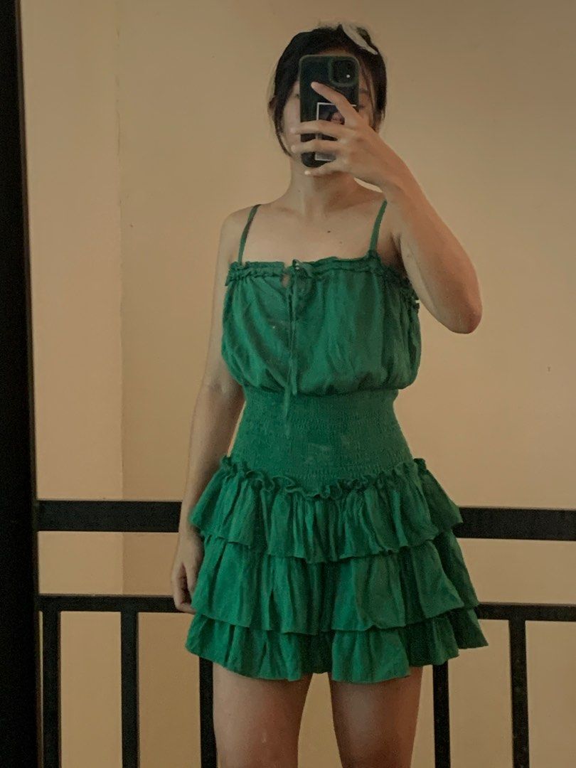 Vestique Drop Waist Dress (Category: Dresses) located in Caloocan City. Submitted by dosto (Listing ID 1380734063, Image 2). Description: Vibrant green the quality is so good fabric is like linen Medium on tag —you can stitch the last layer of the dress if you like it shorter— Seller’s Size Waist: 26 Height: 5’4 Bust: 31.