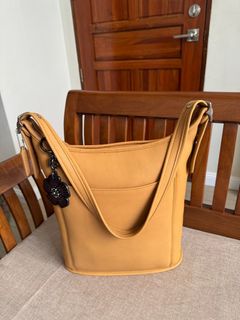 (Category: ) located in . Submitted by vintagechic14 (Listing ID 1380820753, Image 1). Description: .