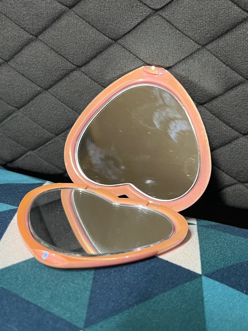 Vintage hello kitty pocket mirror (Category: Mirrors) located in Las Pinas. Submitted by marblestoys (Listing ID 1380768836, Image 3). Description: Payment via bpi / bdo / gcash / PayPal Pay as you order Shipping fee shouldered by buyer Via flash / j&t / LBC/ Grab / lalamove Meet up: BFRV Las Piñas Crossposted .