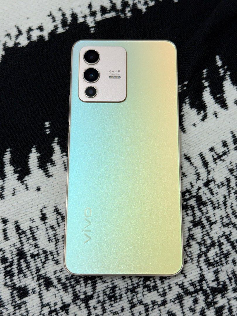 由 pheobeshih (刊登 ID 1380776695，圖片 1) 提交，位於 台北市 (Taipei) 的 Vivo V23 256g (類別：Vivo)，說明：【機型】: 📱Vivo V23 256g 【狀態】: 9.5成新 🔋健康 【配件】: 單機附充電線 【保固】: 店保14天 【價格】: NT.4500 面交🉑️郵寄🉑️無卡分期0元帶走🉑️ ⚡️空機分期 ⚡️門號攜碼 ⚡️舊機換新機 LINE: @406nclia 🙆🏻‍♀️實體店面最安心🙆🏻‍♀️ 桃園市龜山區文昌三街72號 No. 72, Wenchang 3rd Street, Guishan District, Taoyuan City 🚇近捷運A8機捷🚇。