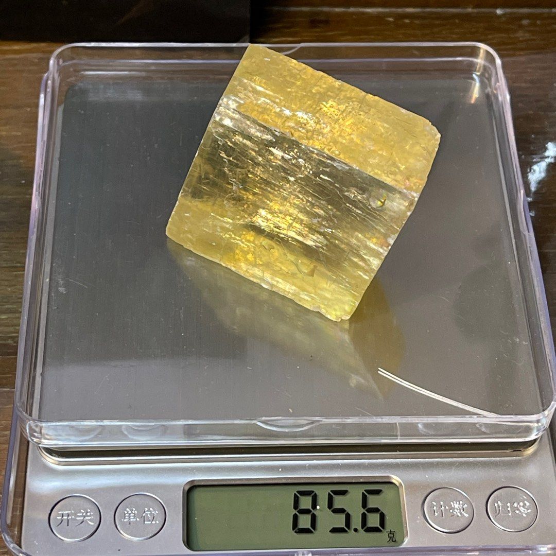 由 smile365_365 (刊登 ID 1381004491，圖片 3) 提交，位於 台中市 (Taichung) 的 #內斂文青派。胖嘟嘟的黃色冰洲石。🈶️好幾塊。均一價。下單前詢問是否仍有庫存。多賣場上架 (類別：其他攝影配件)，說明：大小不一均一價，影片跟圖片分別各一塊 喜歡的可以截圖私訊詢問。