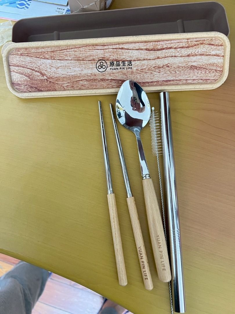 由 y1jen (刊登 ID 1381017975，圖片 3) 提交，位於 台北市 (Taipei) 的 原品生活木柄餐具組合 (類別：其他廚具和餐具)，說明：全新品 不鏽鋼 湯匙 筷子 吸管 小刷子組合。
