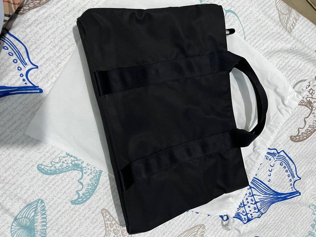 Agnes B voyage document bag (Category: Luxury Bags & Wallets) located in Cabuyao City. Submitted by yhaniesgph (Listing ID 1381075808, Image 2). Description: Like new condition. No issues. .