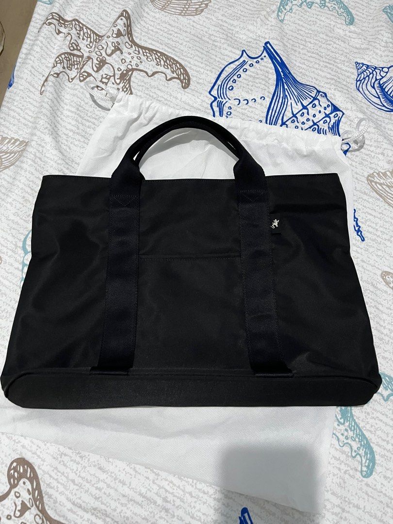 Agnes B voyage document bag (Category: Luxury Bags & Wallets) located in Cabuyao City. Submitted by yhaniesgph (Listing ID 1381075808, Image 1). Description: Like new condition. No issues. .