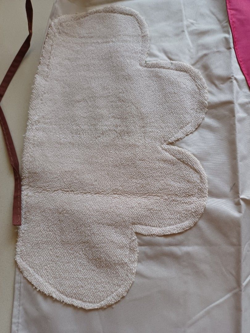 Apron with front pocket (Category: Babies & Kids Fashion) located in Kuala Lumpur. Submitted by naomifoo55 (Listing ID 1380994548, Image 3). Description: .