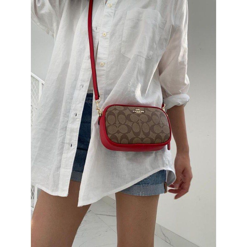 Authentic Coach Signature Hip Pack Funny Pack Waist Crossbody (Category: Luxury Bags & Wallets) located in Cebu City. Submitted by shopisabelle (Listing ID 1380972734, Image 2). Description: 💯 Authentic, US Bought Originally 250$ Good as new! worn once or twice only Brand: Coach Gender: Unisex Model: F39657 Rfs: decluttering .