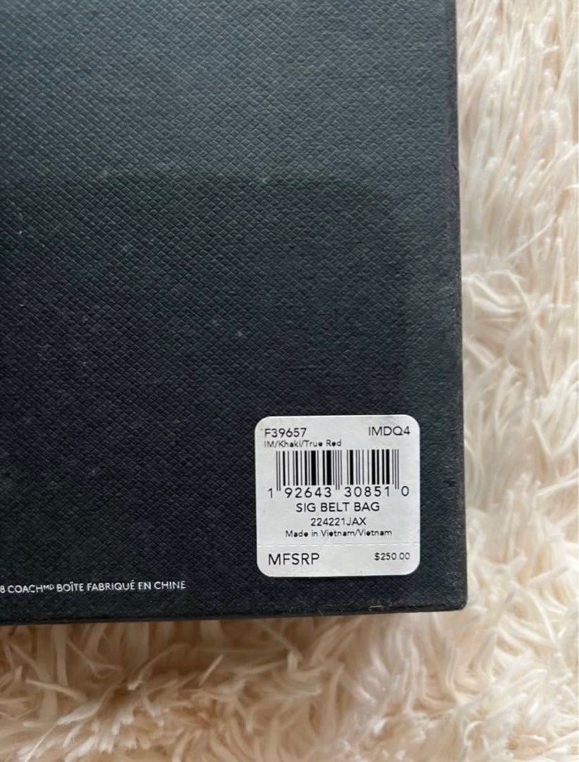Authentic Coach Signature Hip Pack Funny Pack Waist Crossbody (Category: Luxury Bags & Wallets) located in Cebu City. Submitted by shopisabelle (Listing ID 1380972734, Image 3). Description: 💯 Authentic, US Bought Originally 250$ Good as new! worn once or twice only Brand: Coach Gender: Unisex Model: F39657 Rfs: decluttering .