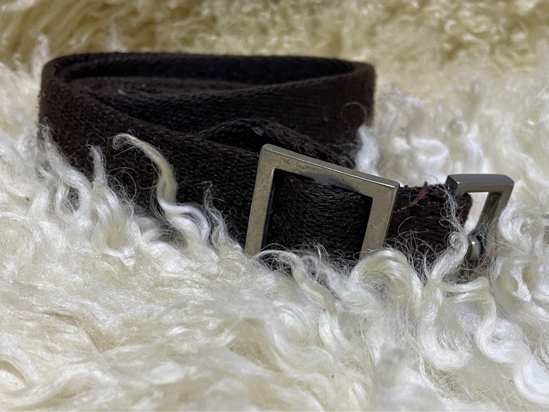 Authentic Gucci bag strap (Category: Luxury Bags & Wallets) located in Rosario. Submitted by myvinatgepieces (Listing ID 1381080468, Image 1). Description: Authentic Gucci Bag Strap Eccellent Used Condition Silver Hardware Adjustable Choco Brown Color Hairline scratches on metal hardware No Inclusions.
